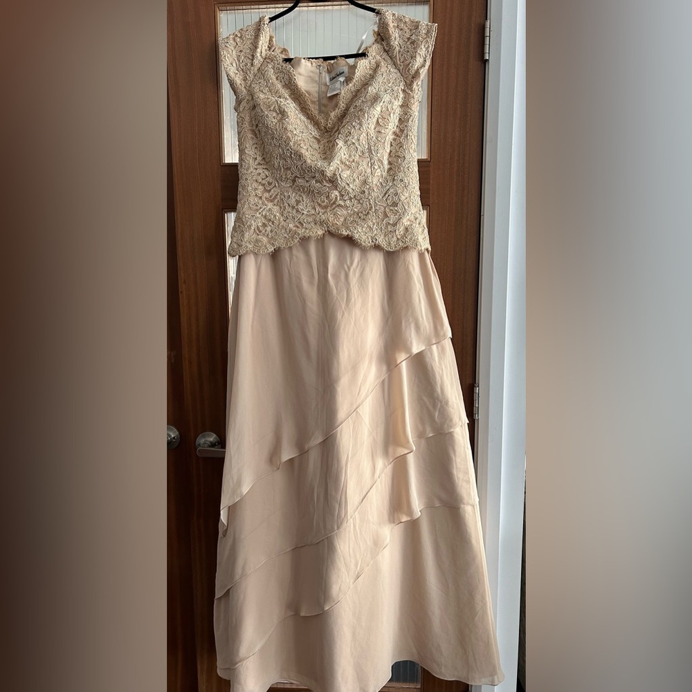 NWOT women’s cream dress/gown size 16